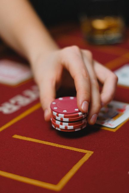 iGaming Uncovered: Slots, Poker, and Smart Betting Tactics
