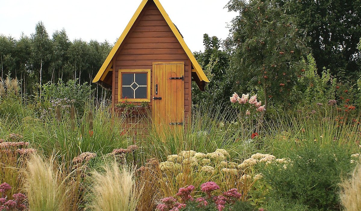 A Beginner's Guide to Laying Gravel Garden Paths